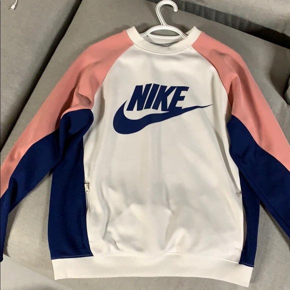 Nike Sweaters - I have had this sweater for a while